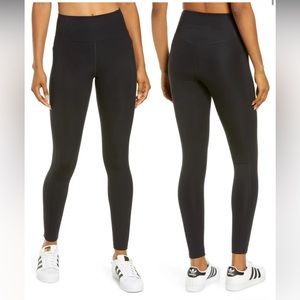Girlfriend Collective black leggings with pockets M